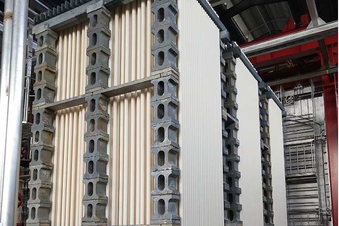 橫梁、銷釘在重承載、吊燒氧化鋁輥棒時的應用